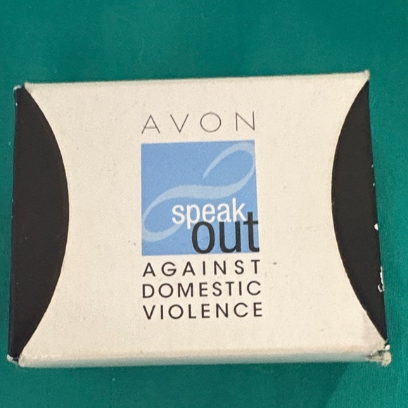 Avon Empowerment Circle of Support Necklace Against Domestic Violence SAQ 2011 - Picture 6 of 9